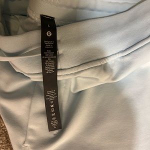 Lululemon joggers size large.